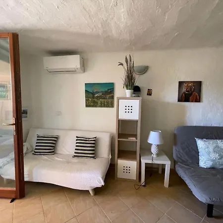 Lightblue-celeste In