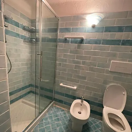 Lightblue-celeste In Appartement *